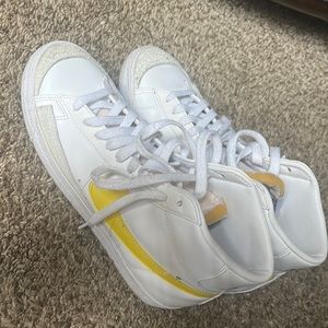 Women nike blazer size 9